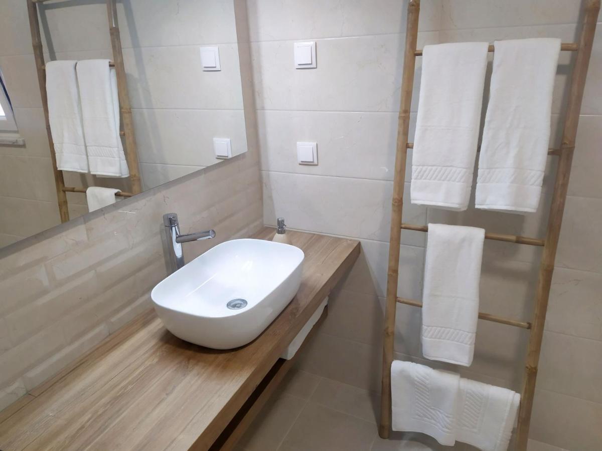 Hall 92 Quartos Com Wc Em Moradia Com Piscina A-Das-Lebres Loures Lejlighed Eksteriør billede