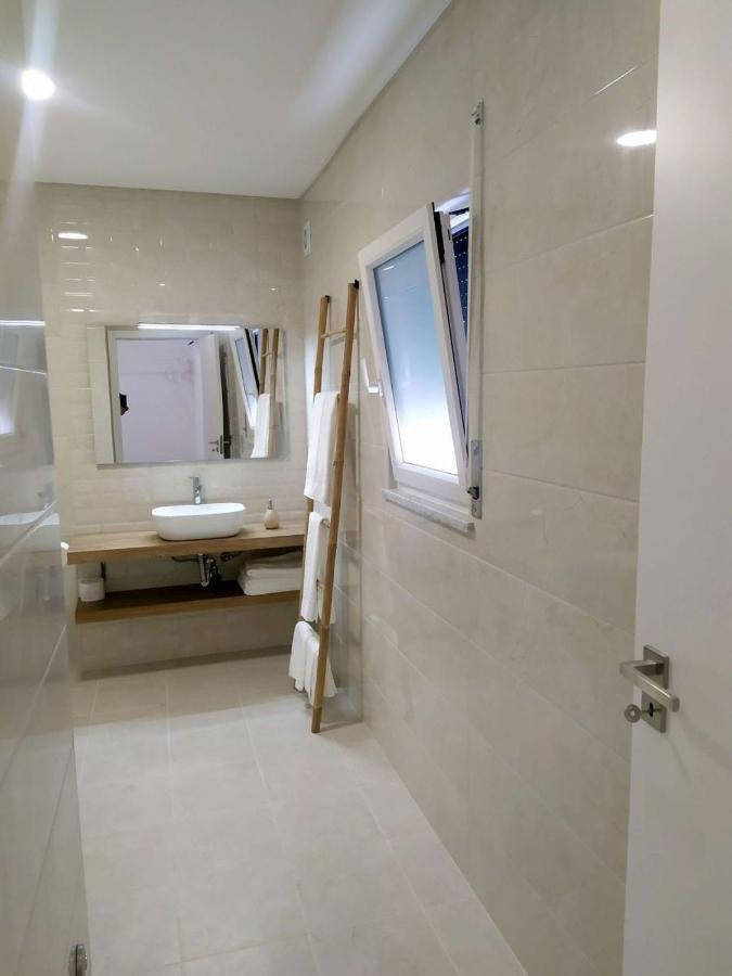 Hall 92 Quartos Com Wc Em Moradia Com Piscina A-Das-Lebres Loures Lejlighed Eksteriør billede