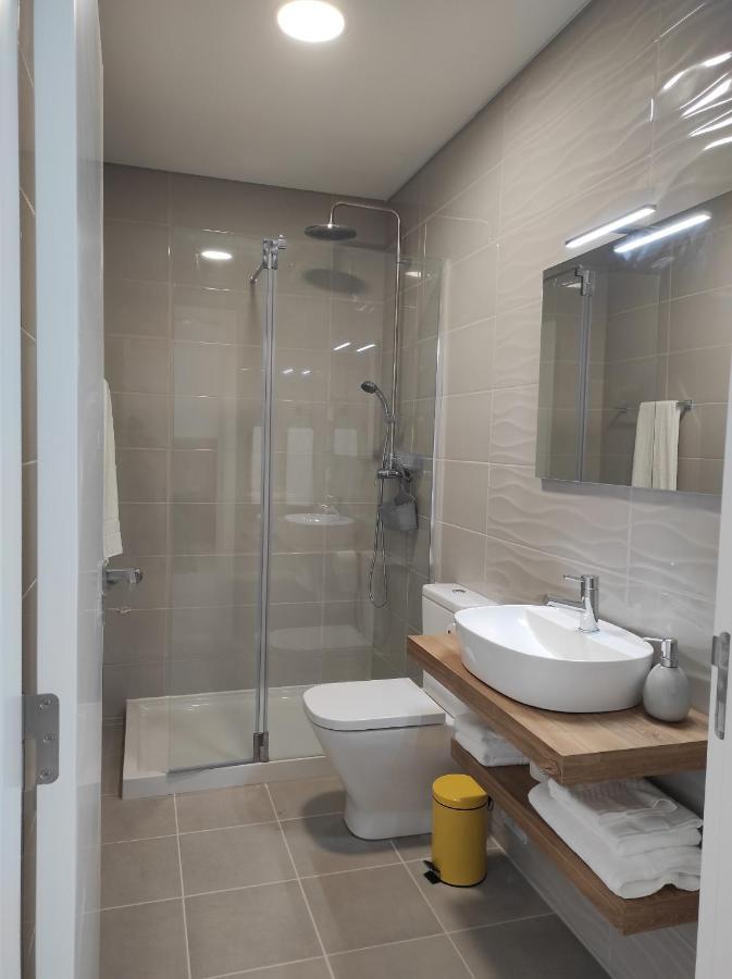 Hall 92 Quartos Com Wc Em Moradia Com Piscina A-Das-Lebres Loures Lejlighed Eksteriør billede