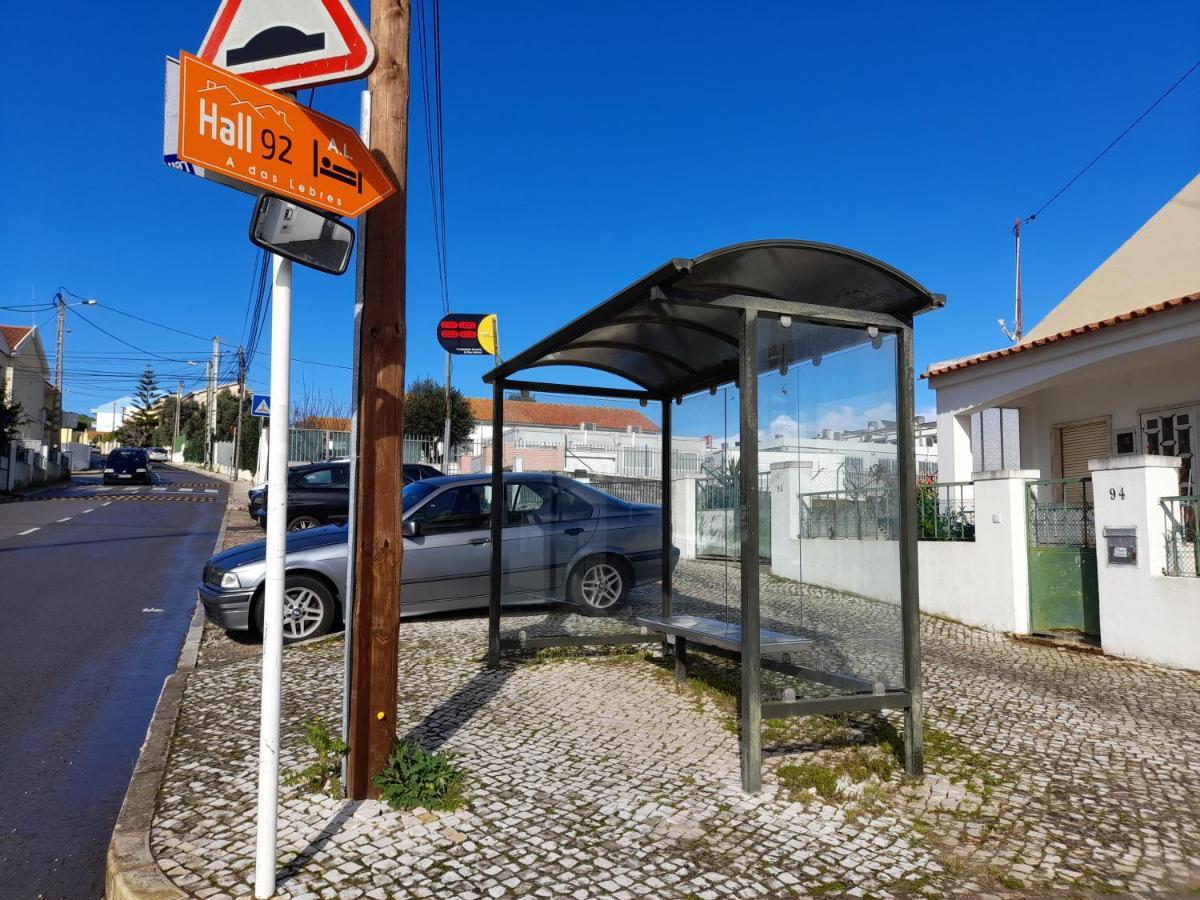 Hall 92 Quartos Com Wc Em Moradia Com Piscina A-Das-Lebres Loures Lejlighed Eksteriør billede